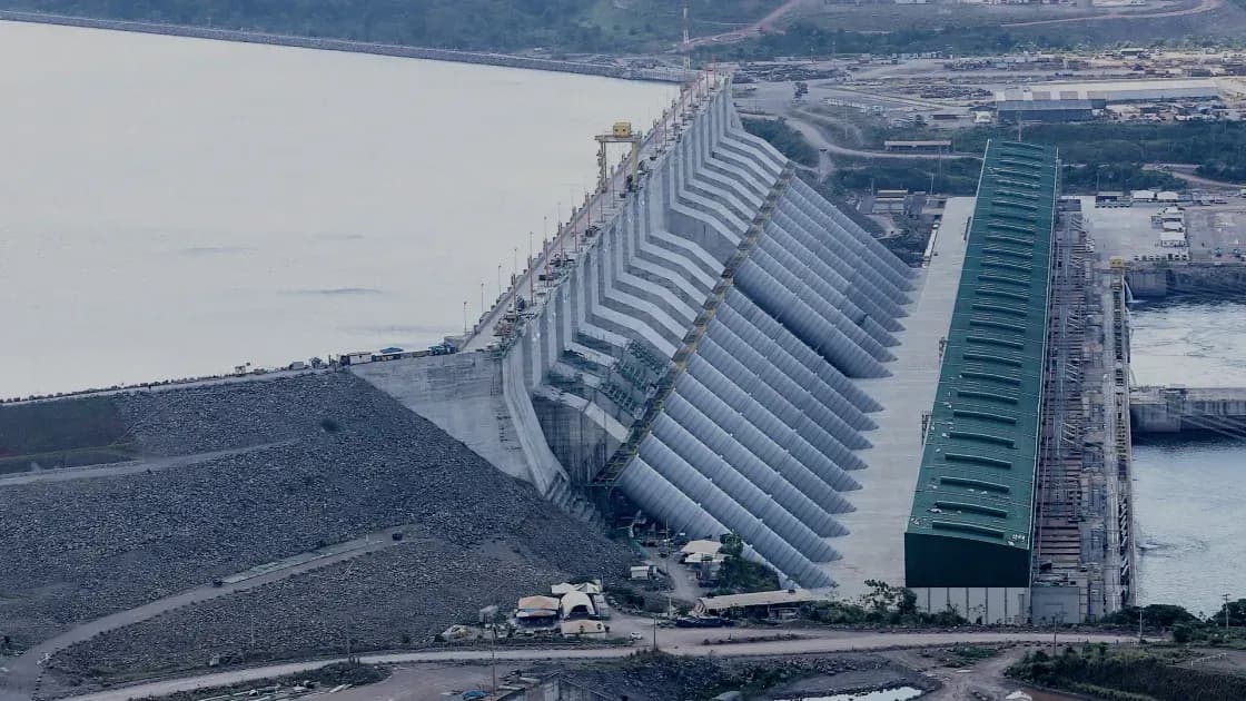 巴西美丽山（Belo Monte）水电站大坝与厂房航拍